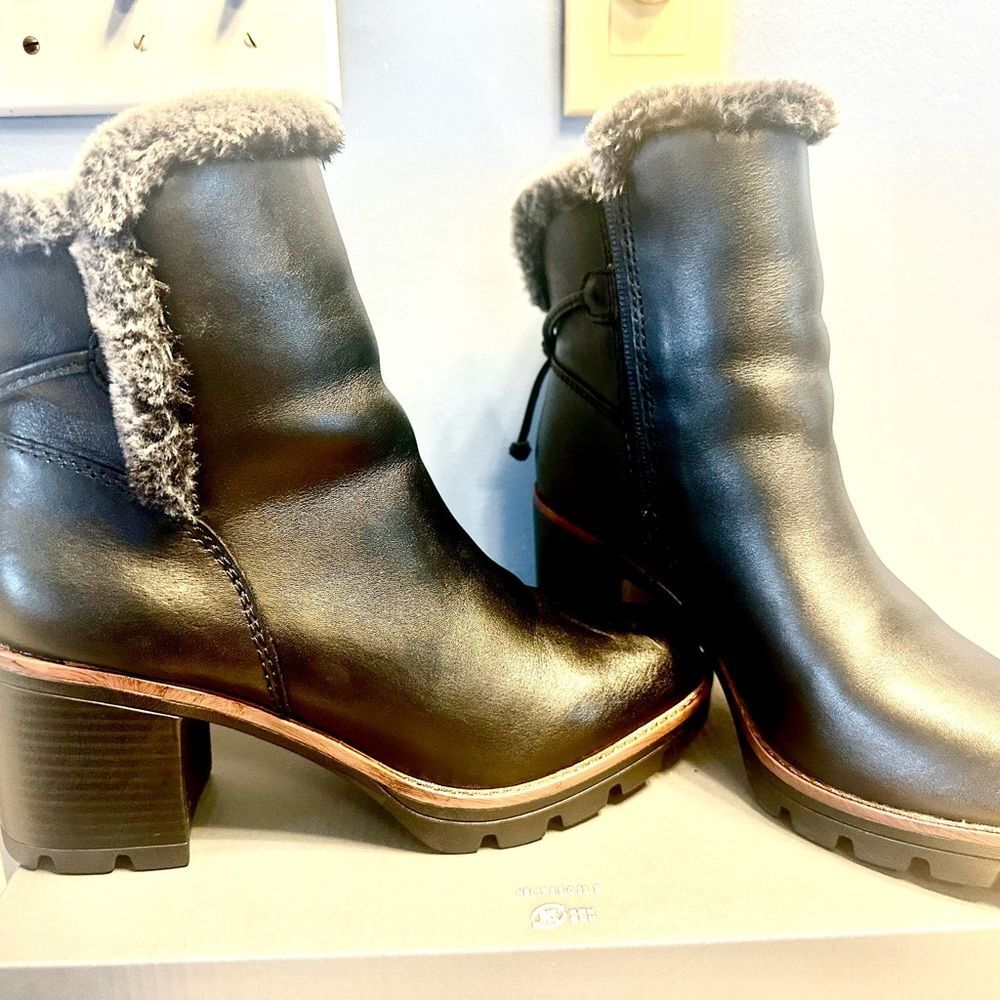 Naturalizer Black Faux Fur Lined Boots